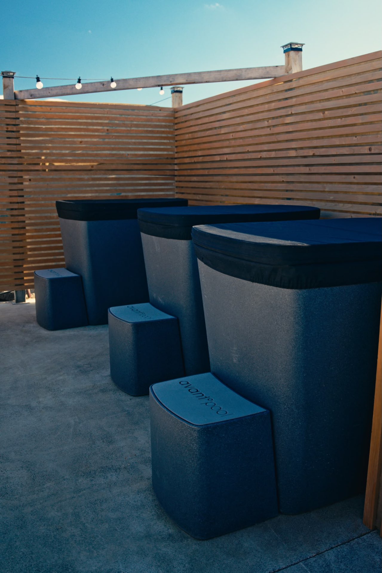 RISE 22 outdoor plunge tubs